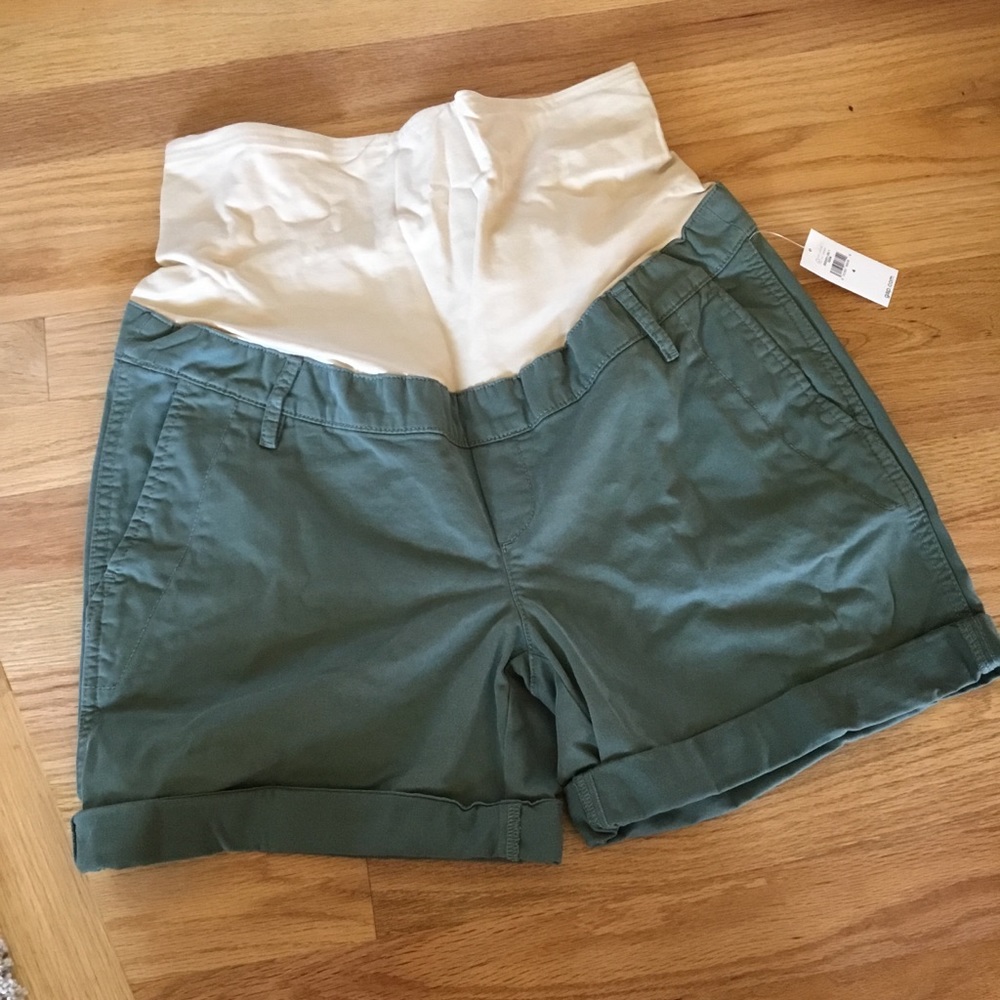 Gap maternity shorts